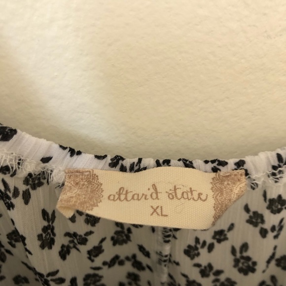 Altar’d State Romper Floral Black and White Square Neckline Balloon Sleeved - Picture 7 of 7